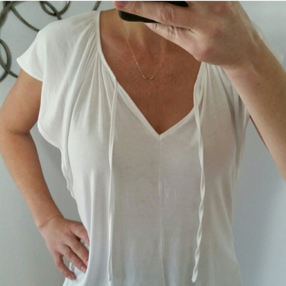 Gap white flutter sleeve top size XS - Picture 3 of 5